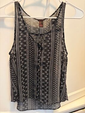 Forever 21 Black and White Button-Front Printed Tank Size S